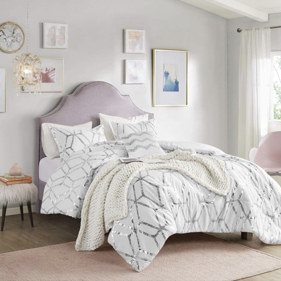 FULL/QUEEN 4pc. Metallic Vivian Comforter Set by Comfort Spaces White Silver - Picture 2 of 9